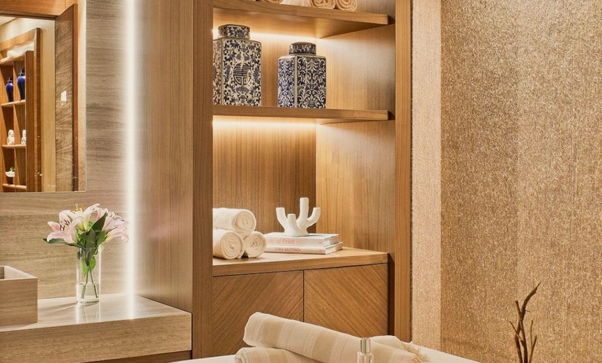 Image 4: Spa treatment at Onsen Spa at 5* Movenpick Downtown