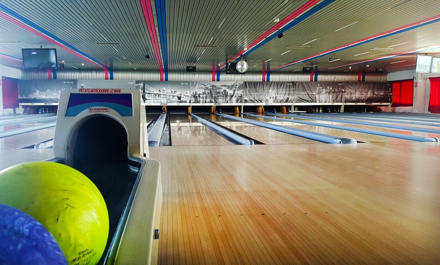 Image 1: Bowling più nachos e birra