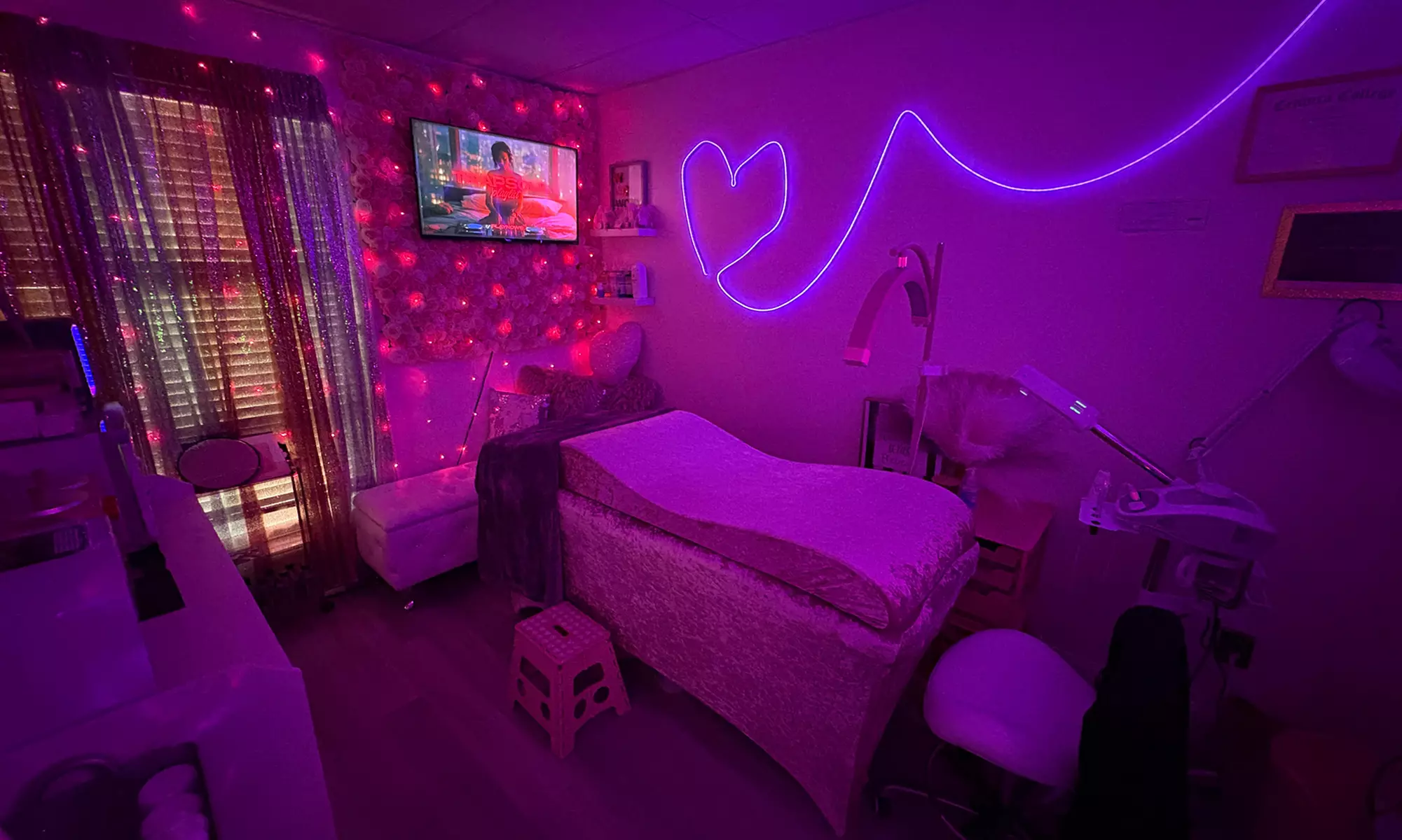 Choose Express Glow & Go, Customized, HydraFacial Or Dermaplane Facial