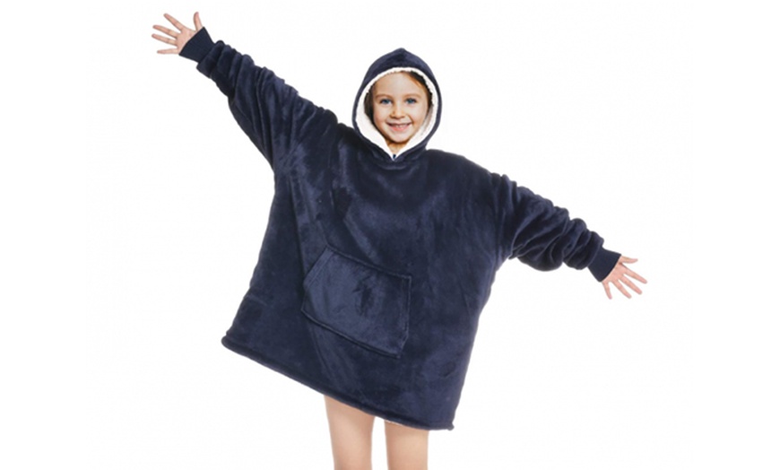 Image 3: Kids Oversized Hooded Blanket