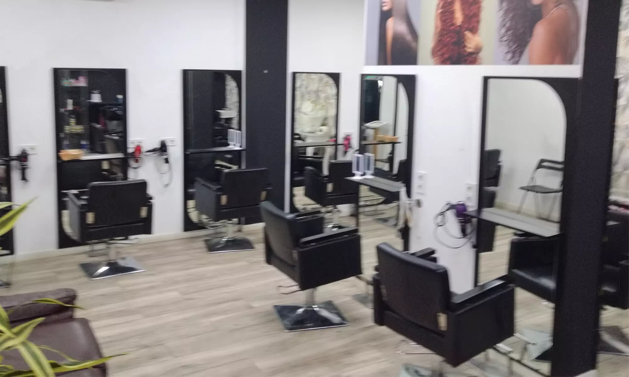 Sesión de peluquería con corte, tratamiento y tinte en Virginia Arias