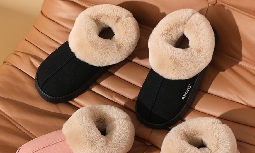 Image 16: Padded furry non-slip shoes