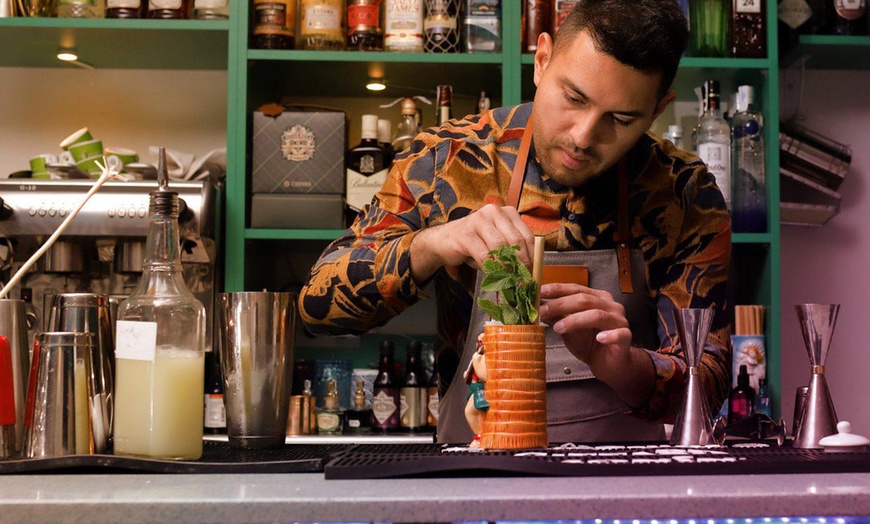 Image 18: Sabores exóticos con bebida y cóctel tropical en plena Zaragoza