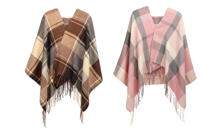 Image 13: Soft and Comfortable Tartan Tassel Scarf
