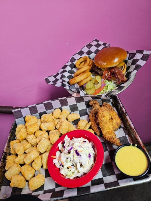 Enjoy Lunch or Dinner with T-Shirts at Hammered Harry's