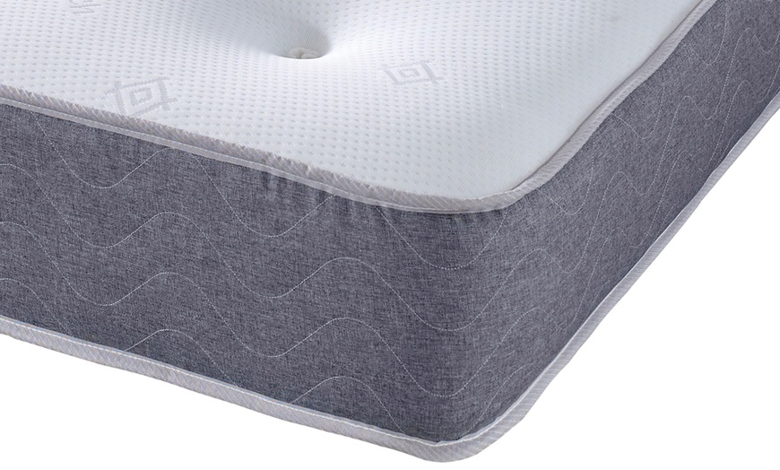 Image 4: Hybrid Tufted Mattress with Memory Foam


