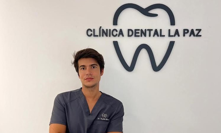 Image 2: 2 sesiones de blanqueamiento dental led en Clínica Dental La Paz