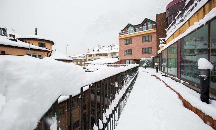 Image 10: Andorre : chambre double avec espace thermoludique Caldea et massages