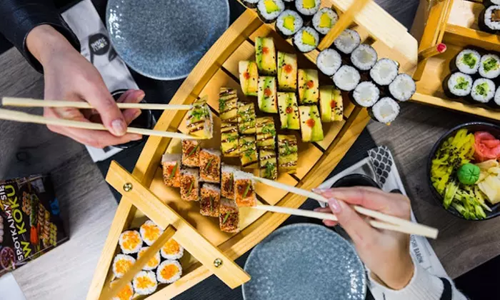 Odkryj smak Japonii: Groupon wartościowy od 100 do 1000 zł na menu restauracji Koku Sushi Point Pruszków - Primary Image