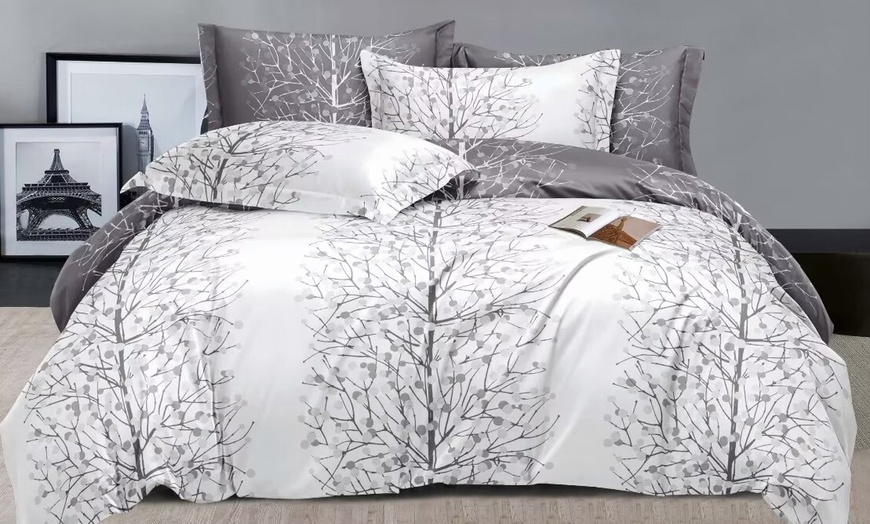 Image 2: Reversible Design Easy Care Duvet Set