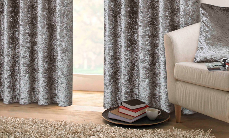 Image 9: Crushed Velvet-Lined Curtains