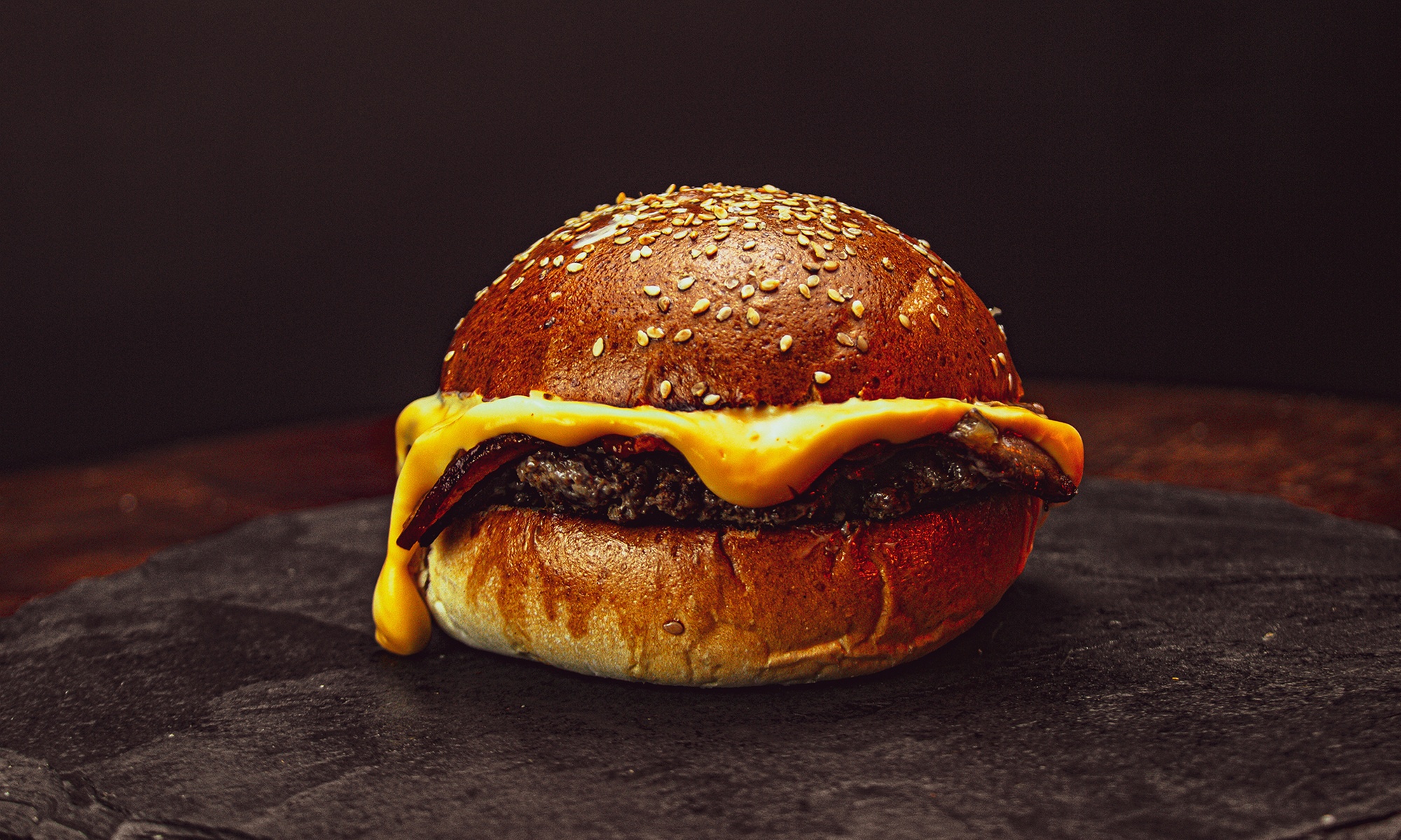 Bürgermenü inkl. Pommes, Sauce und Getränk für 1, 2 oder 4 Personen