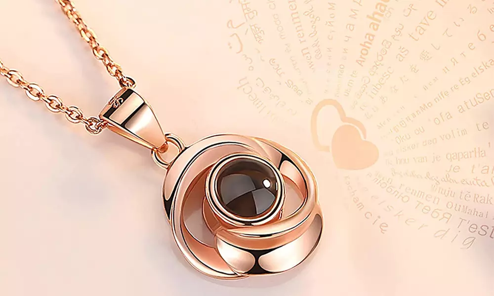 Halskette mit Projektion