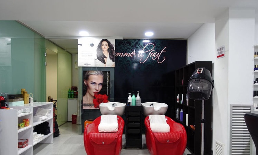 Image 4: Sesión de tratamiento facial con opciones personalizadas y exclusivas