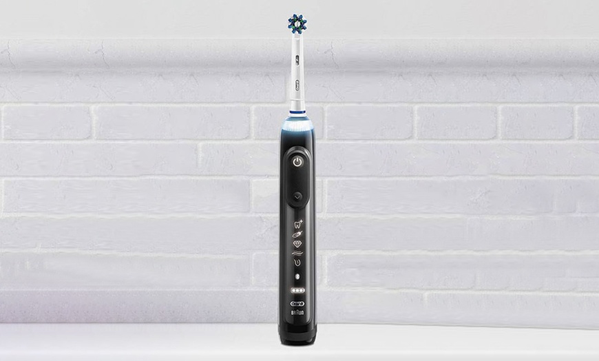 Image 3: Oral-B Genius 9000 Electric Toothbrush