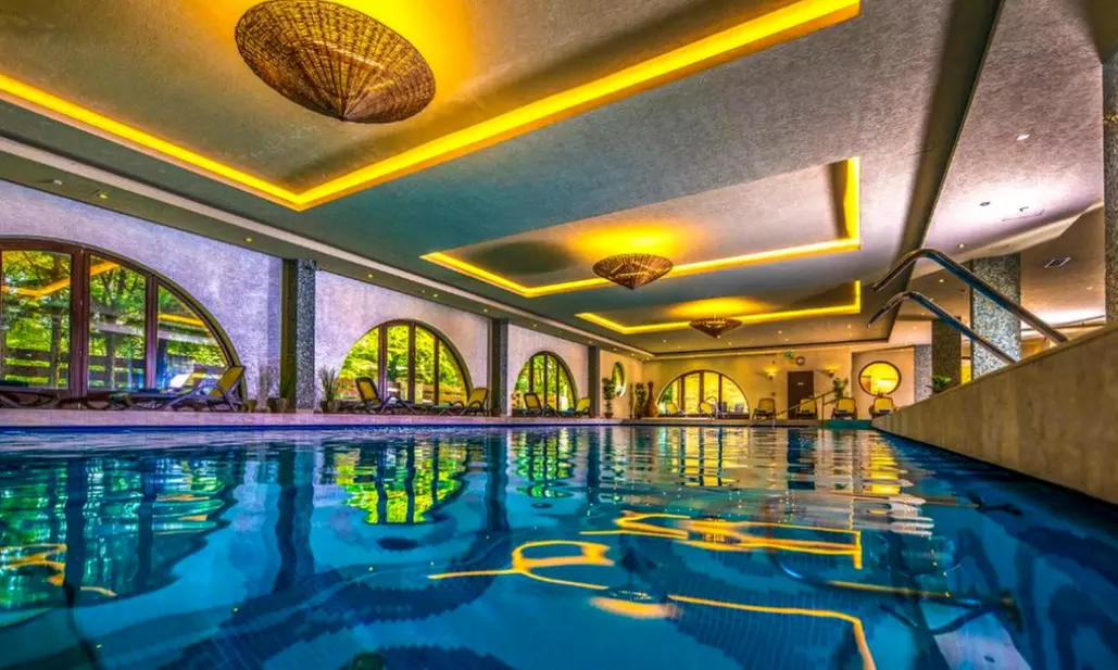 Węgry, okolice Budapesztu: 2-3 noce dla 2 osób z wyżywieniem HB i spa w Hotelu Stáció Superior Wellness & Konferencia 4* - Primary Image
