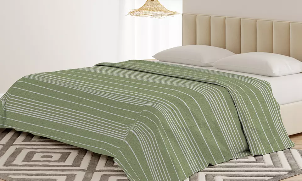 Sofabezug und Tagesdecke aus natürlicher recycelter Baumwolle