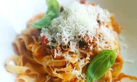 Menu con primo, secondo e dolce con il Ristorante La Cucina di Francesca. Servizio d'asporto o domicilio