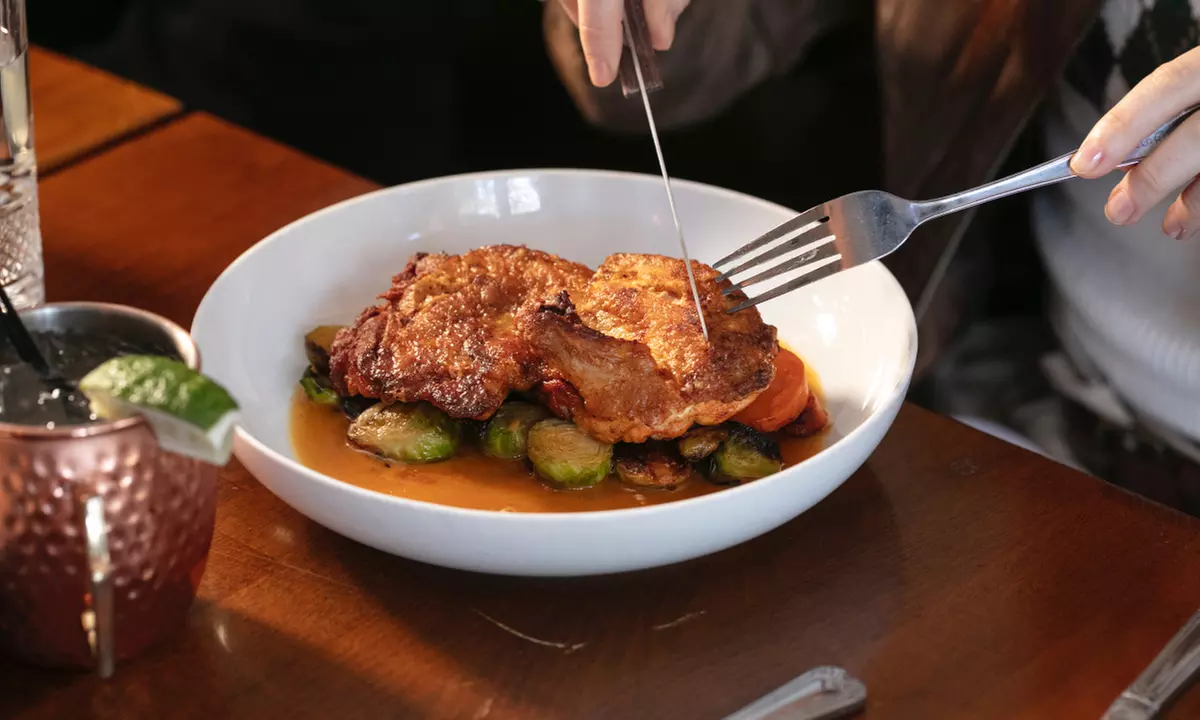 Enjoy American Cuisine w/ Bottomless Brunch or 3-Course Dinner for 2