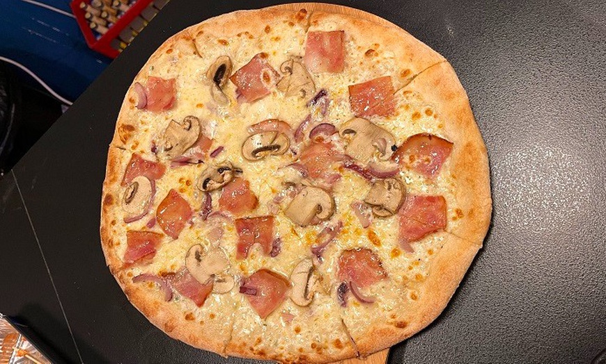 Image 10: Menú de pizza artesanal con entrante, postre y bebida para 2 o 4