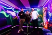Samen beleef je het beste: Black Light minigolf + privé karaokeroom voor 2 tot 22 personen, nu tot 42% korting - Image 3