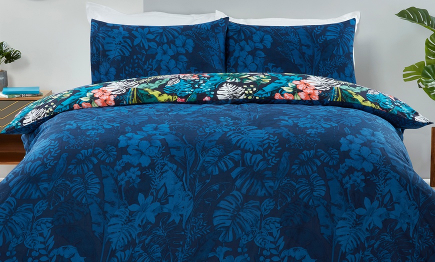 Image 3: Pieridae Tropical Jungle Leaf Reversible Duvet Set