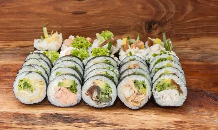 Groupony wartościowe na menu w Sakana Sushi And Sticks