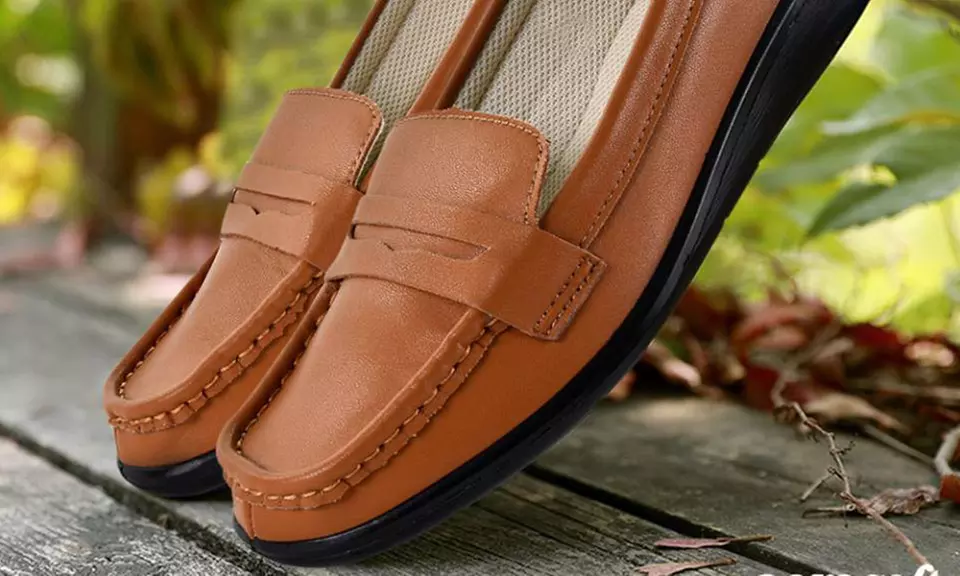 Aerosoft Women's Moccasin Loafer Shoes - Primary Image