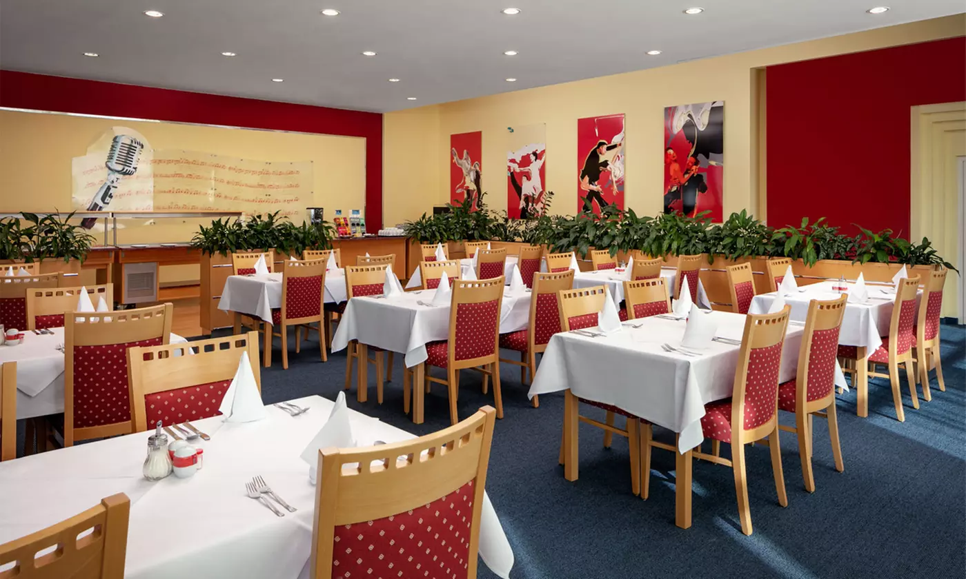 Karlsbad: Doppel- od. Zweibettzimmer mit Halbpension & Treatments