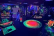 Spaß & Action: 3D Neon Minigolf oder 3D Pit-Pat für 2-4 Personen bei 3D Neongolf & 3D PIT-PAT (bis 48% sparen) - Second Medium