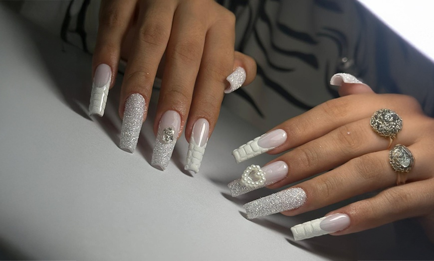 Image 5: Uñas con gel o acrílico talla S-M y opción a diseño para 1 persona