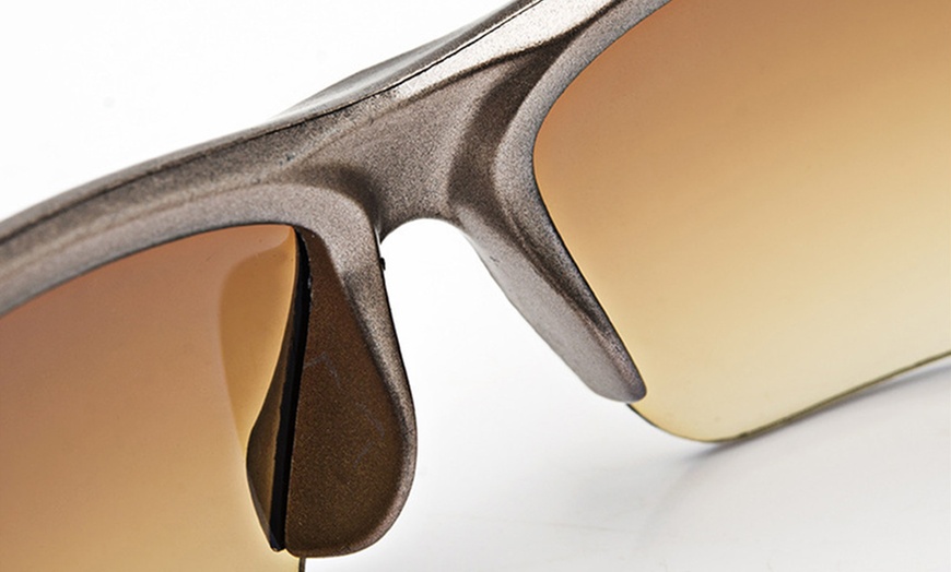 Image 4: Outdoor Sunglasses