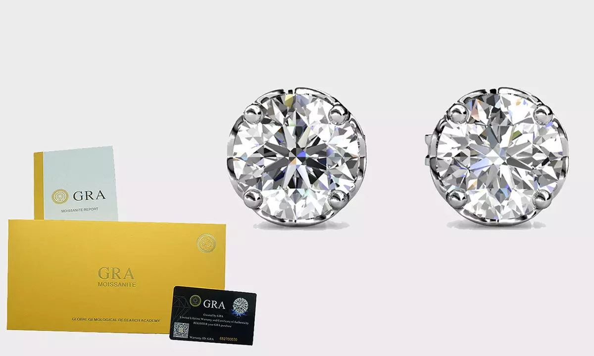 Moissanit-Ohrstecker mit Brillantschliff inkl. roter Geschenkbox - Second Medium