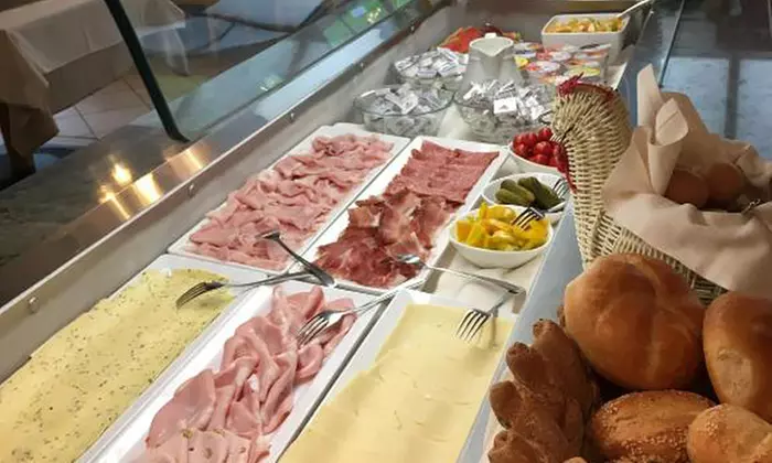 Colle Isarco: camera doppia con colazione o mezza pensione e Spa