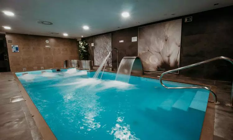 Circuito spa y masaje relajante en Azz Hotel Langre Spa