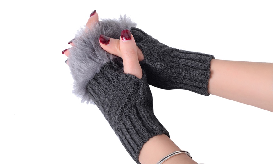 Image 6: Furry Fingerless Gloves