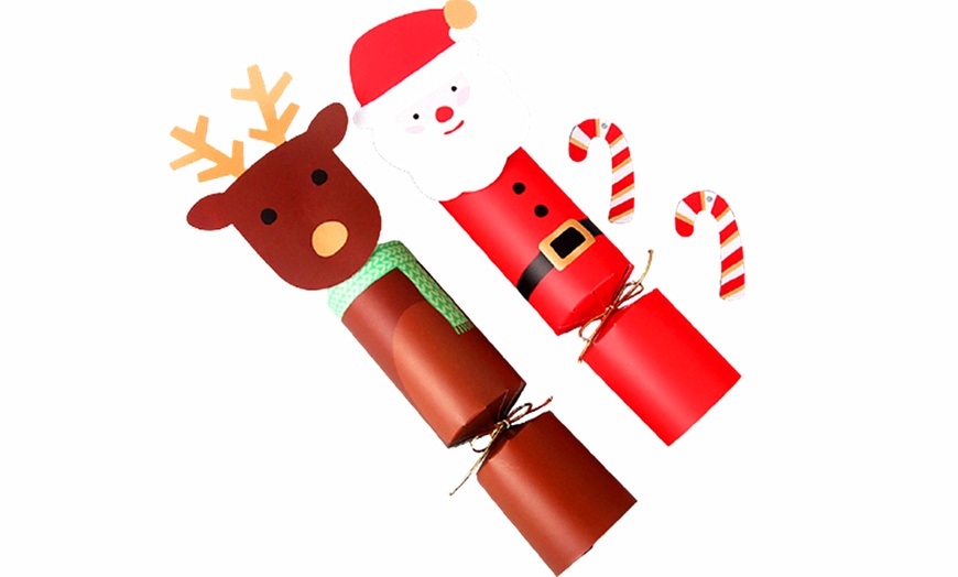 Image 2: 10- or 20-Piece DIY Christmas Cracker Kit