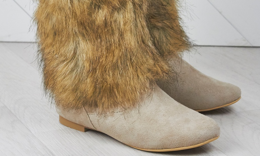 Image 6: Yeti Style Winter Boots
