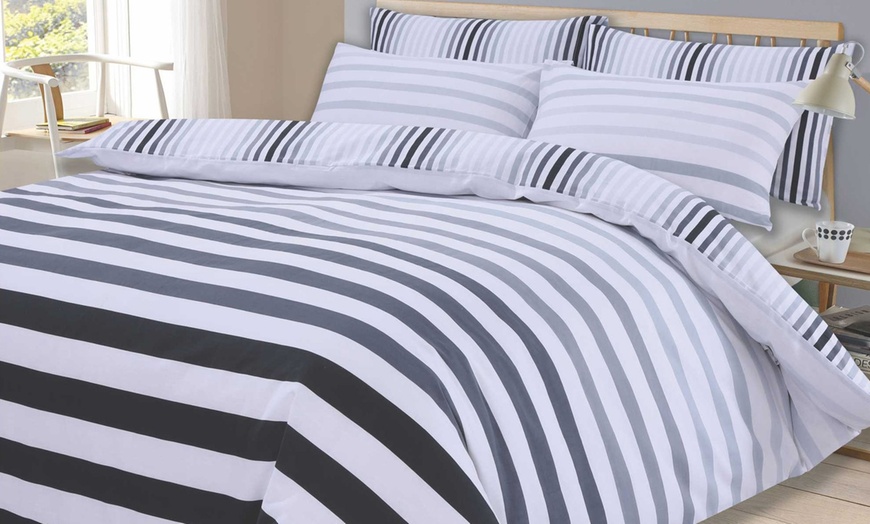 Image 4: Stripes Reversible Duvet Set