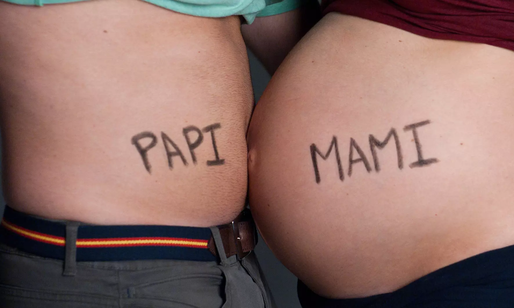 Sesión de fotos de premamá con 25-30 fotos y 3 fotos impresas