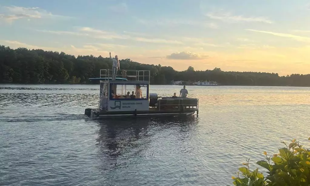 8 Std. Grillboot mieten in Berlin für bis zu 14 Personen (Mo-Do)
