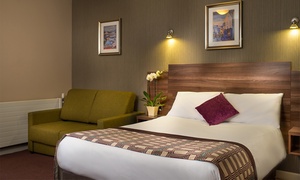 Glasgow: 4* Room Stay with Breakfast and Bubbly