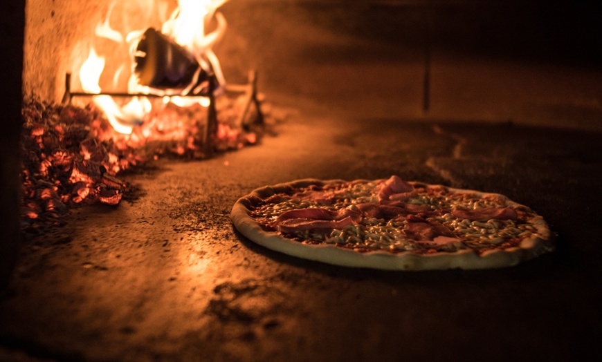 Image 6: 2 Std. Bowling mit Holzofen-Pizza