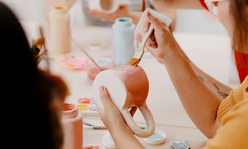 Image 9: Taller de pintura en cerámica de 2 h con vino para 1, 2 o 4 personas