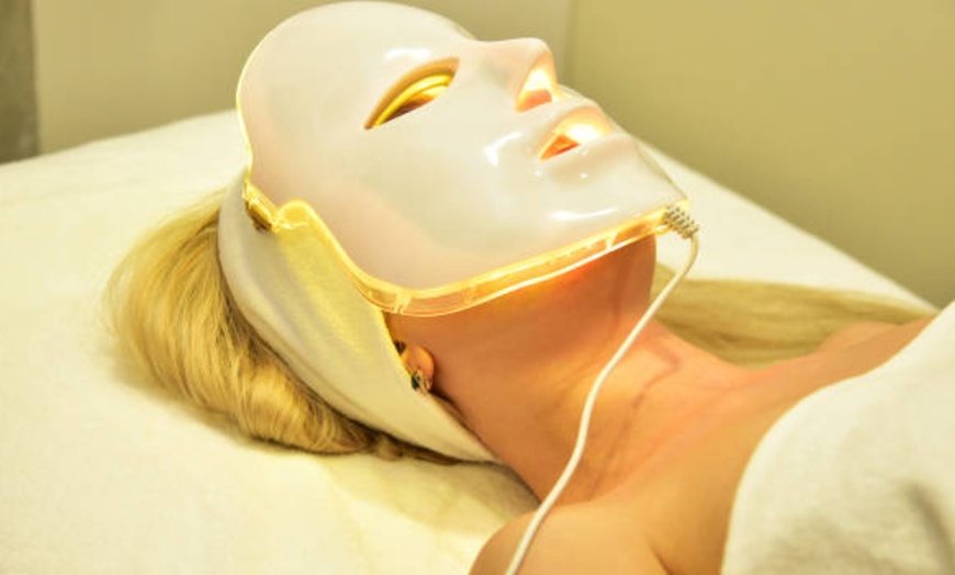 Image 16: Tratamiento facial o corporal en Clínica Xiluet