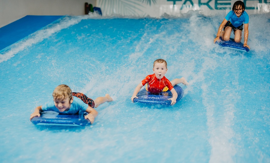 Image 3: Session de bodyboard et surf Indoor avec Take Off