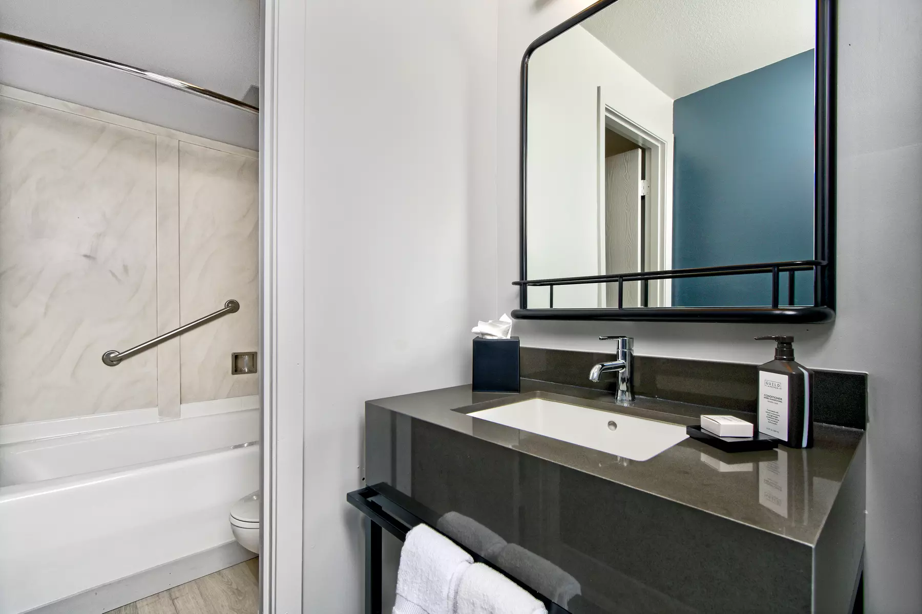 Cozy City Hotel: Experience Comfort and Thriving Atmosphere