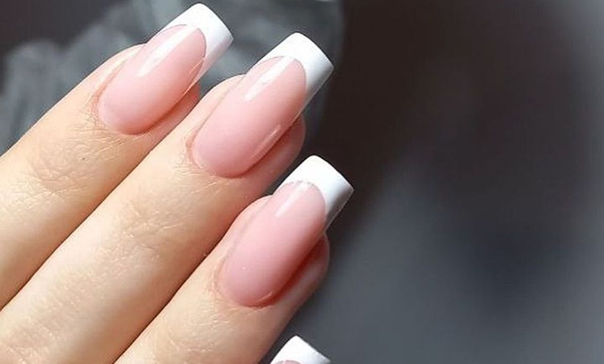 Image 3: Manicure i pedicure hybrydowy dla długotrwałego koloru