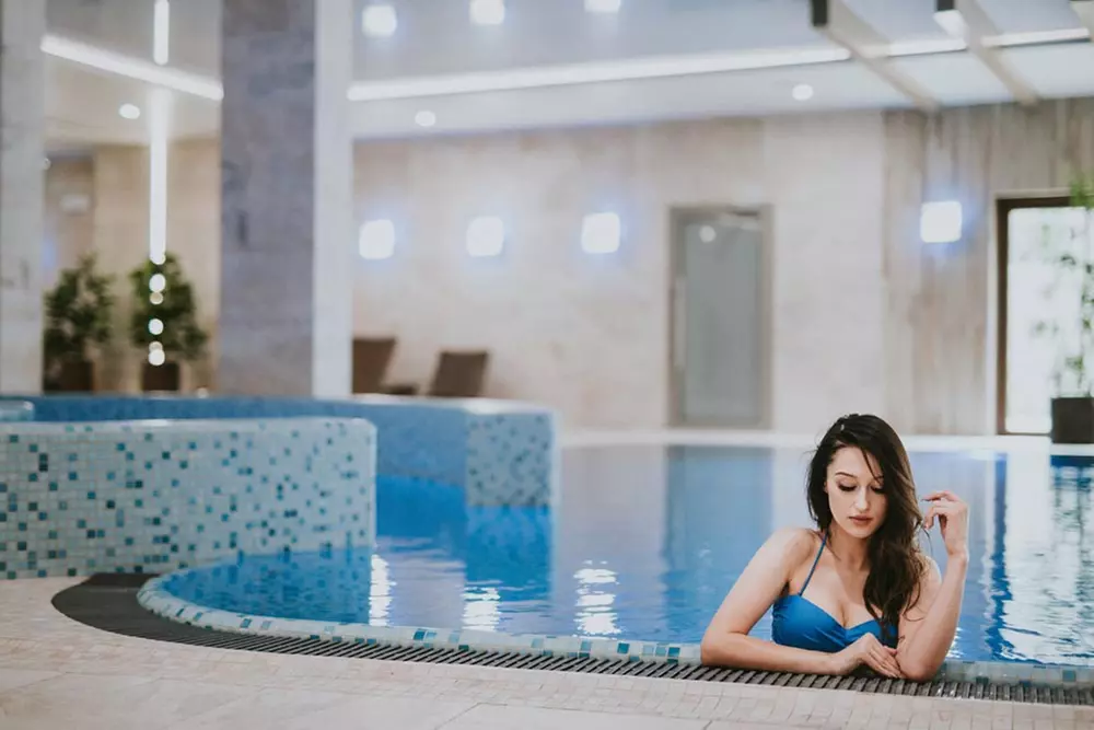 Zabiegi na twarz i ciało oraz nielimitowane wejście na basen