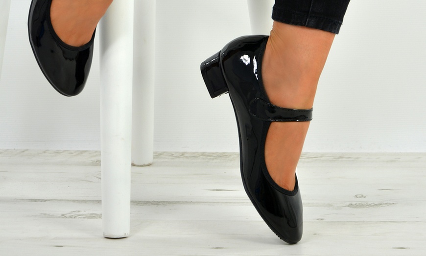 Image 3: Women's Black Patent Pumps